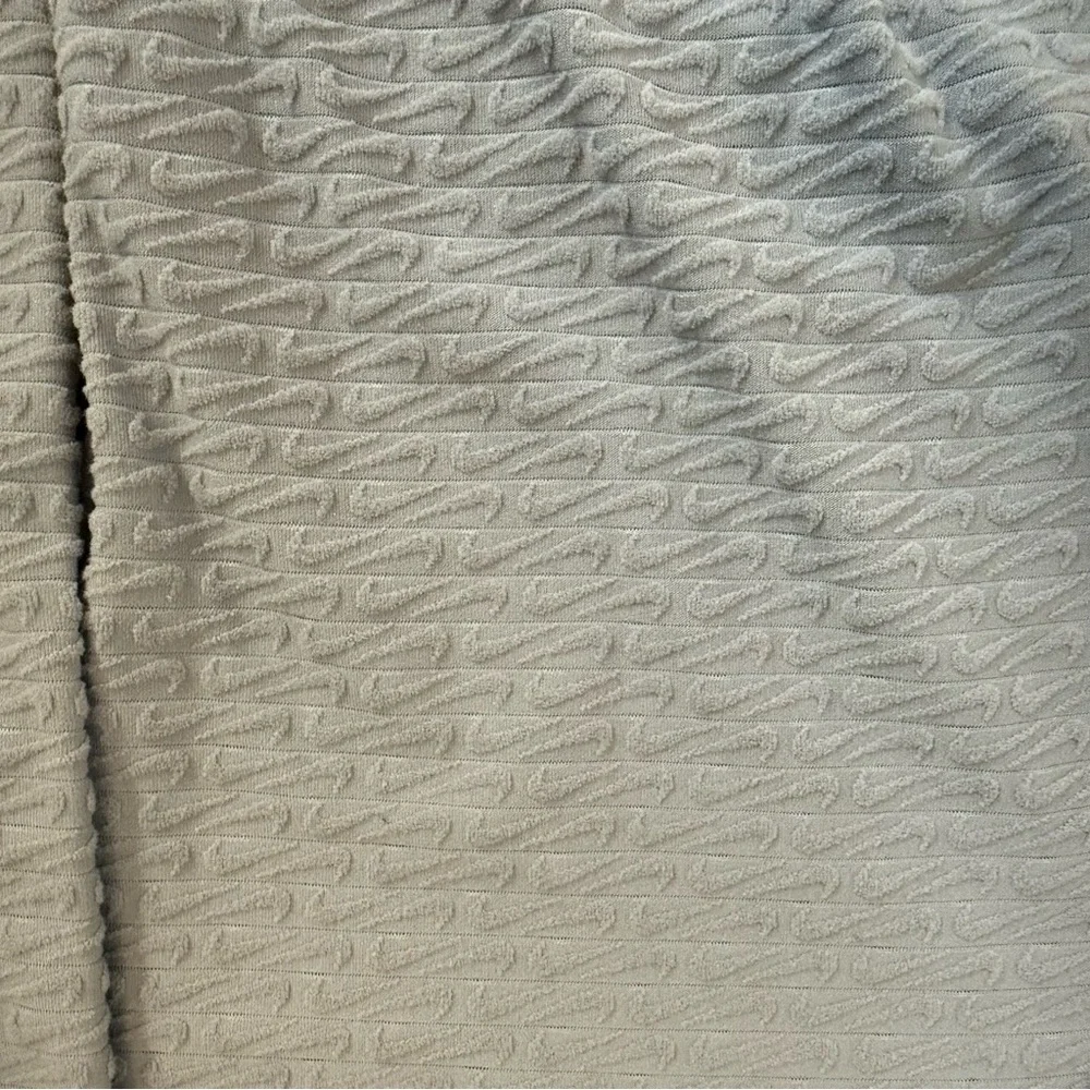 Nike Sportswear Women Embossed Swoosh Oversized Sweatshirt Grey Thumbholes‎
